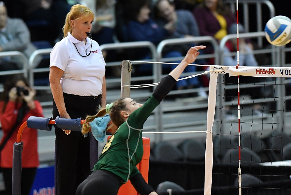 Volleyballs Chief Official: What Does the Head Referee Do?