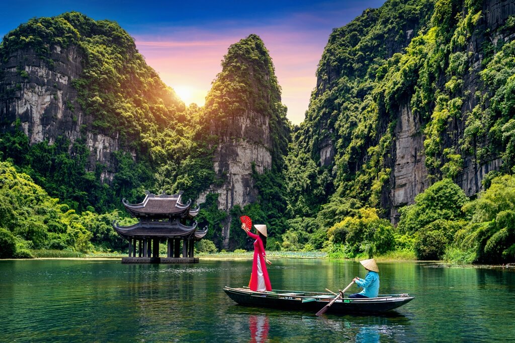 Unlock Vietnam Entertainment (Things to do and fun ways to enjoy with the locals)